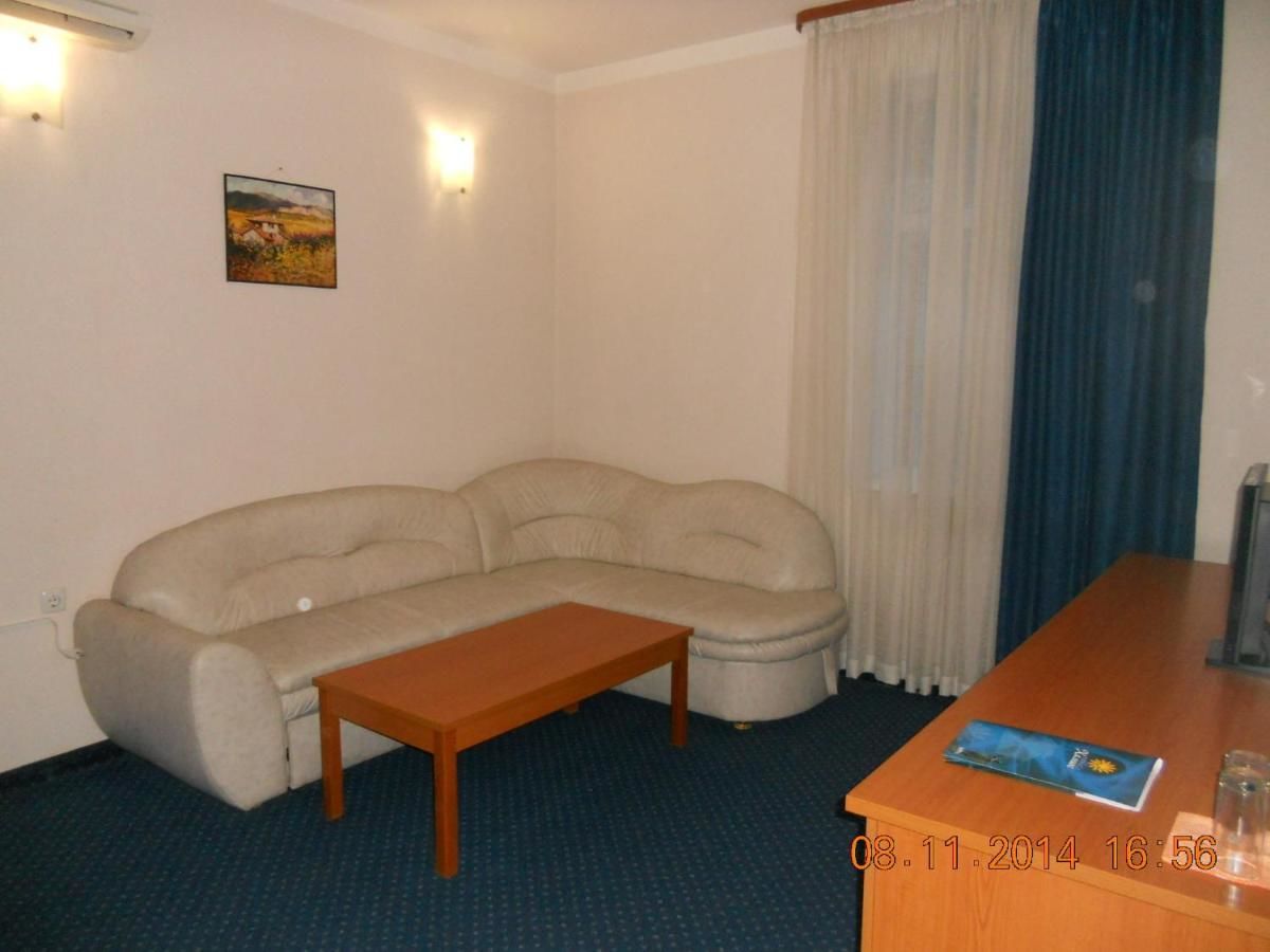 Отель Family Hotel Helios Севлиево-22