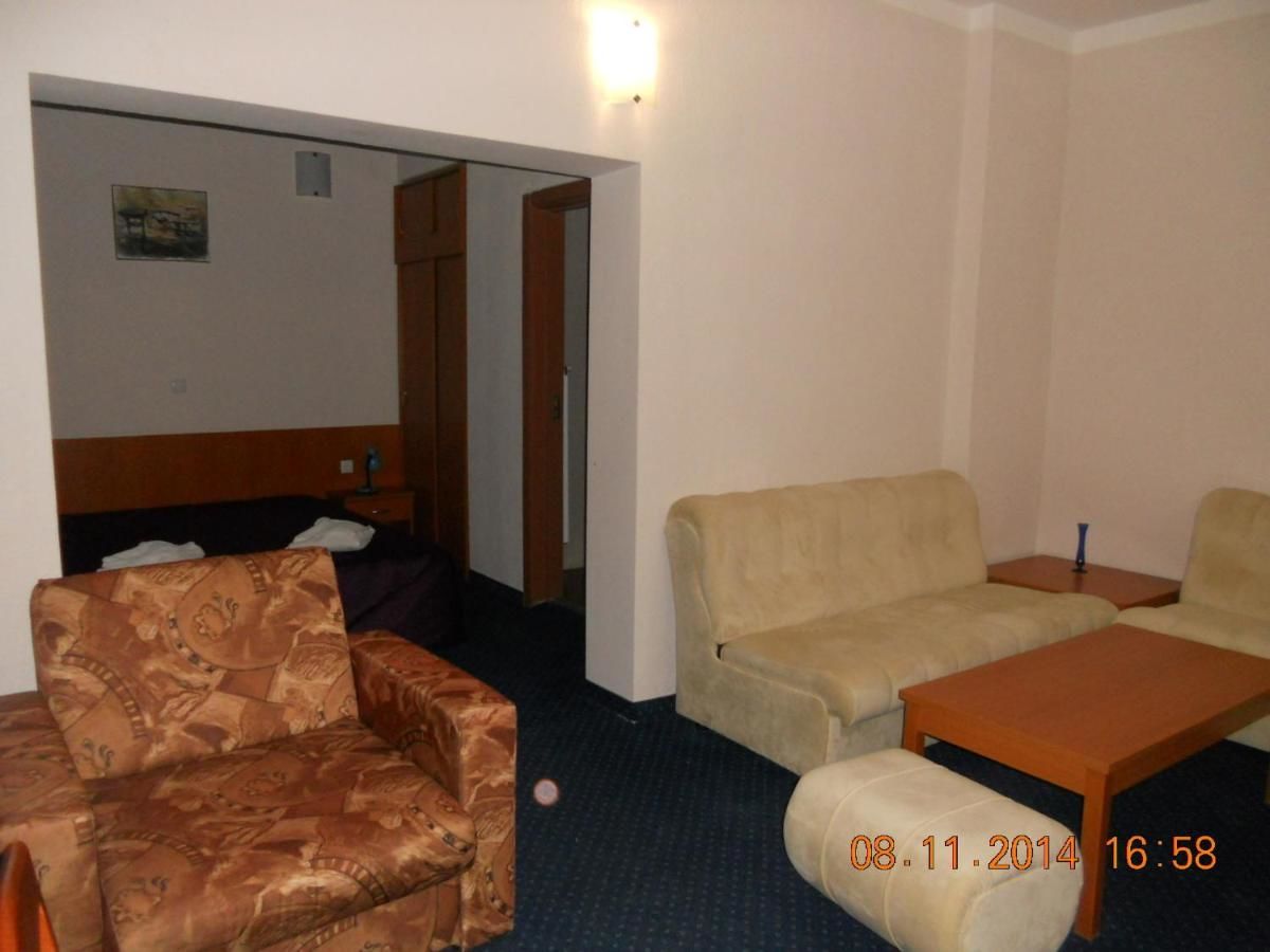 Отель Family Hotel Helios Севлиево-23