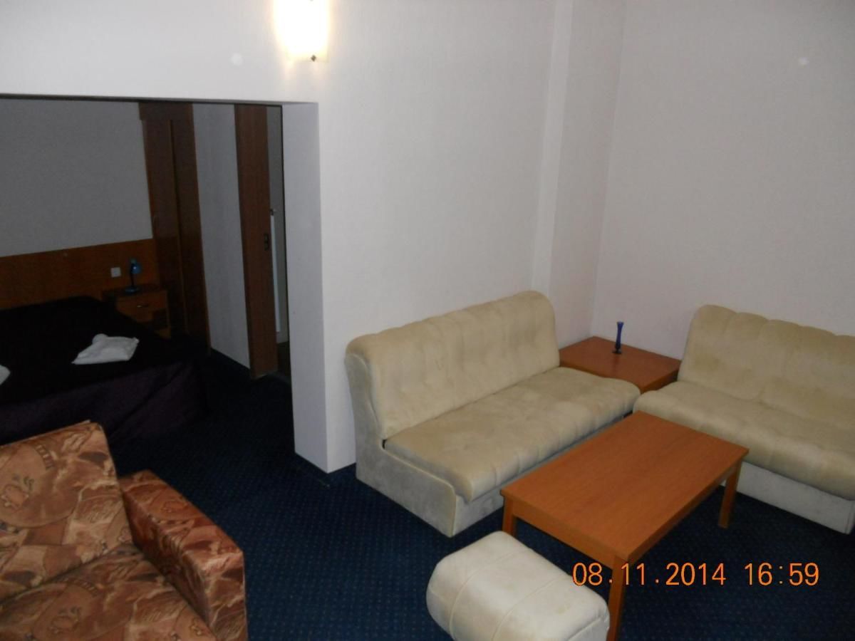 Отель Family Hotel Helios Севлиево-37